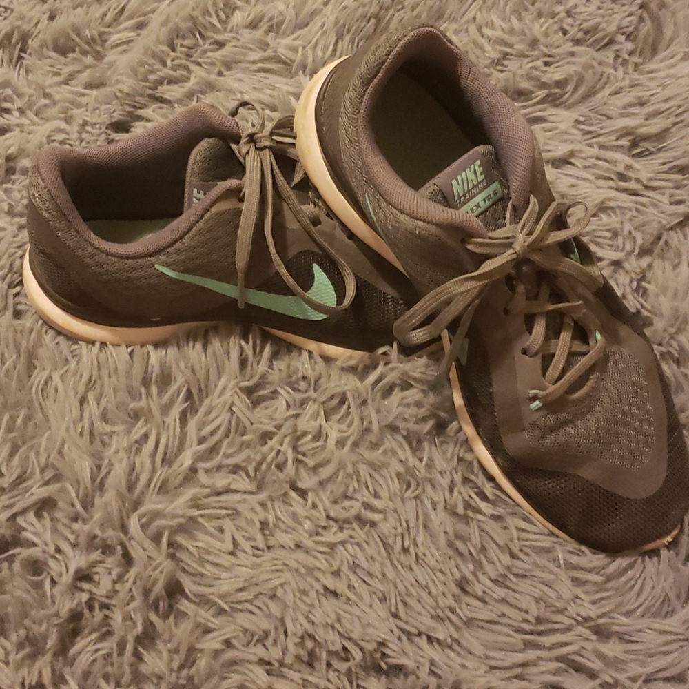 Nike tennis shoes